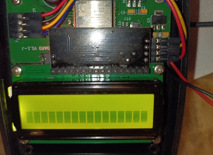 شاشة MAG-BOARD LCD تُظهر شاشة فارغة بعد إصلاح WiFi